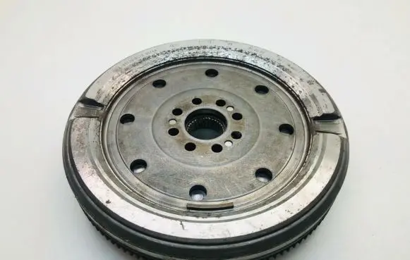 Volkswagen PASSAT CC Dual mass flywheel 06J105266D