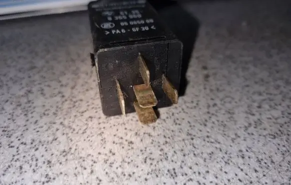 BMW 5 E39 Other relay 8365960