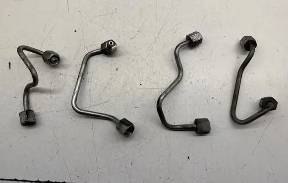 Fuel injector supply line/pipe