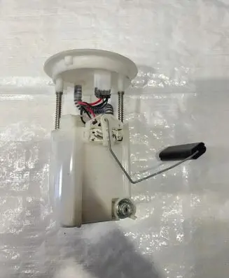 Suzuki Swift III In-tank fuel pump 1510052R01