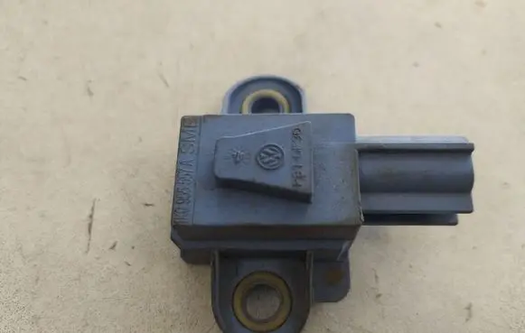 Volkswagen PASSAT B6 Airbag control unit/module 1K0955557A