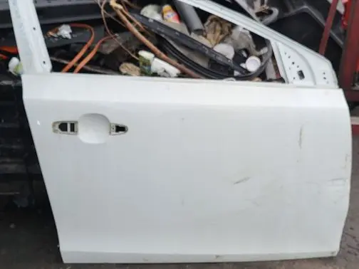 Volvo V40 Front door 61446