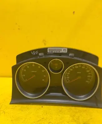 Opel Zafira B Speedometer (instrument cluster) 13216682