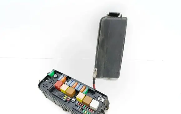 Opel Signum Fuse module 13205799 24438039