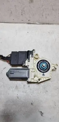 Skoda Octavia Mk2 (1Z) Rear door window regulator motor 1K0959703J