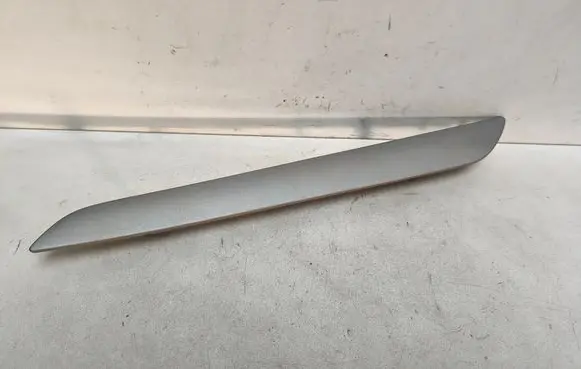 Audi Q3 8U Front door trim bar 8U0867409