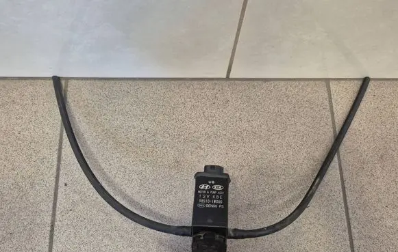 Hyundai i30 Windscreen/windshield washer pump 985101W000