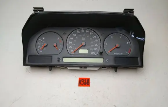 Volvo S70 V70 V70 XC Speedometer (instrument cluster) 9168138