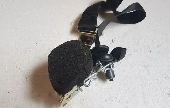 Ford Galaxy Rear seatbelt 613B86A