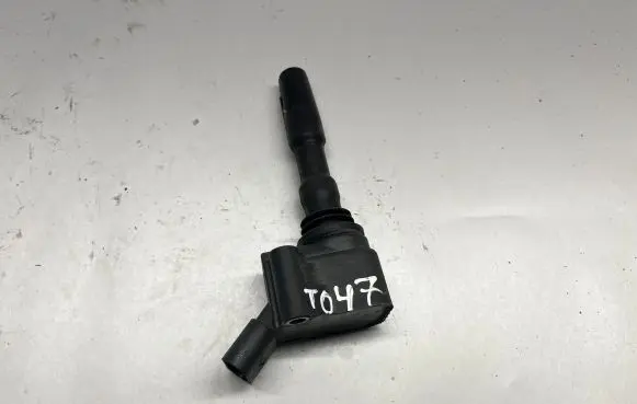 Volkswagen Jetta VII High voltage ignition coil 04E905110M