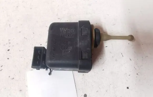 Headlight level adjustment motor