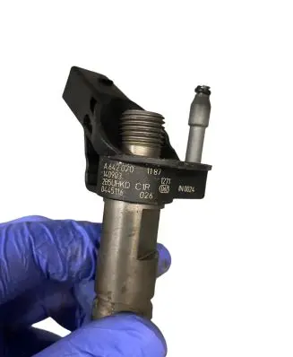 Mercedes-Benz CLS C218 X218 Fuel injector A6420701187 6420701187