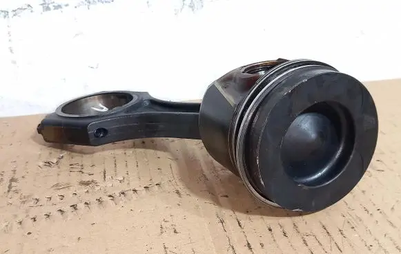 Mercedes-Benz E W212 Piston with connecting rod 65100