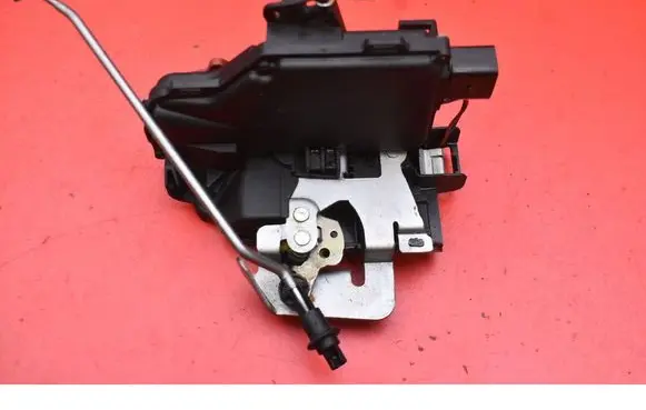 Audi A4 S4 B6 8E 8H Front door lock 