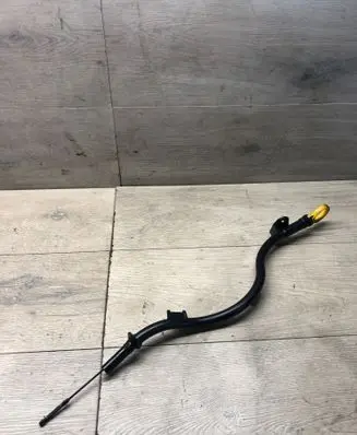 Volkswagen PASSAT B8 Oil level dip stick 04L103 V700