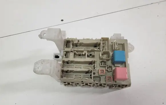Toyota Verso Fuse module 827300F310