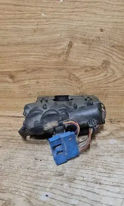 Loading door lock