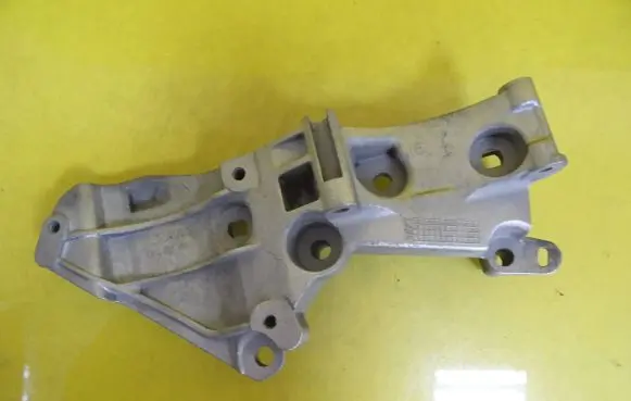 Renault Megane II Generator/alternator bracket 8200327134