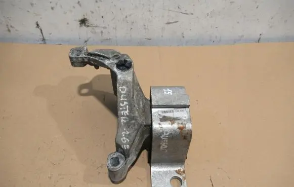 Dacia Duster Engine mounting bracket