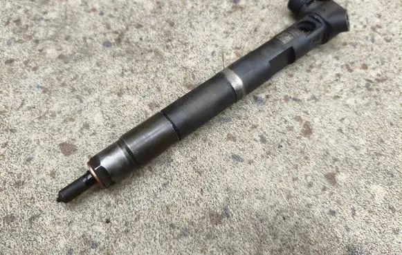 Mercedes-Benz C W205 Fuel injector 28308779 73EPSC5Y A6510703287