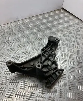 Volkswagen PASSAT B6 Engine mounting bracket 03G199207E AIS19C03 V150