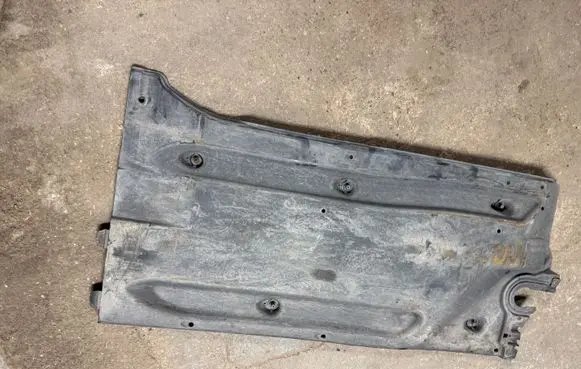 Volkswagen Golf VII Engine splash shield/under tray 5Q0825506B
