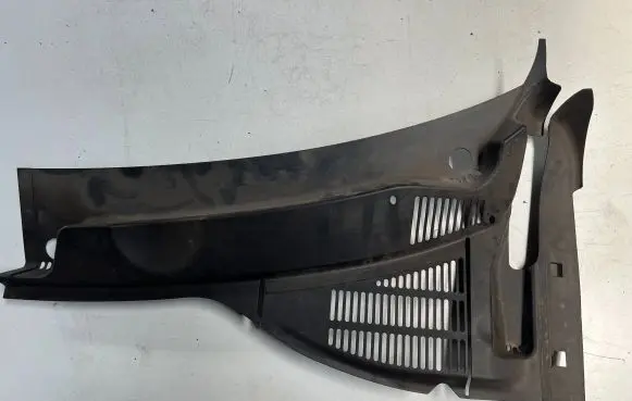 Volkswagen Touareg II Wiper trim 7P6819401B 7P6819401C