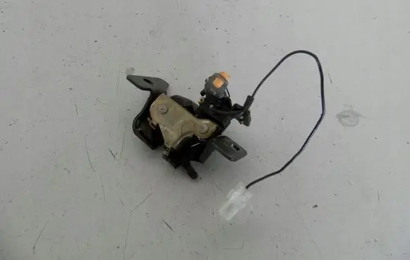 Mazda 323 F Tailgate/trunk/boot lock/catch/latch 