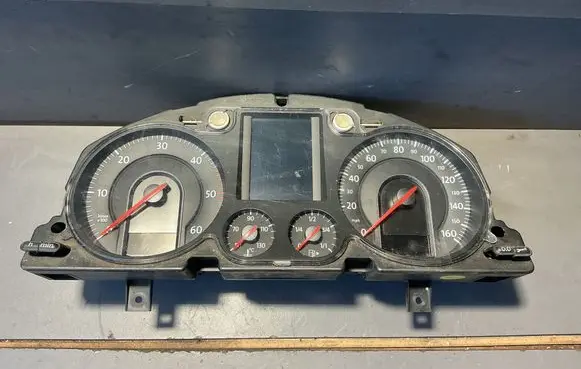 Volkswagen PASSAT B6 Speedometer (instrument cluster) A2C53145550