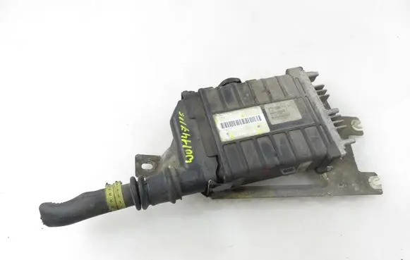 Volkswagen PASSAT B4 Engine control unit/module 0261200261 443907311B