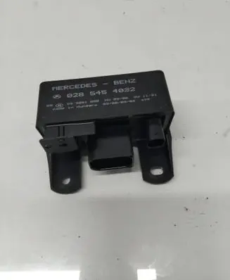 Mercedes-Benz ML W163 Glow plug pre-heat relay 0285454032 899081000