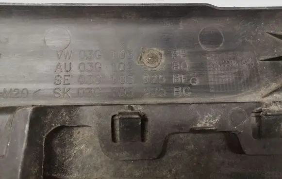 Volkswagen Golf V Engine cover (trim) 03G103925
