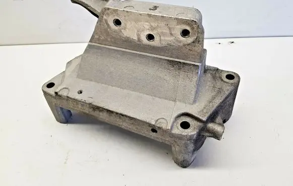 Opel Astra J Engine mounting bracket 55565439 nr8837