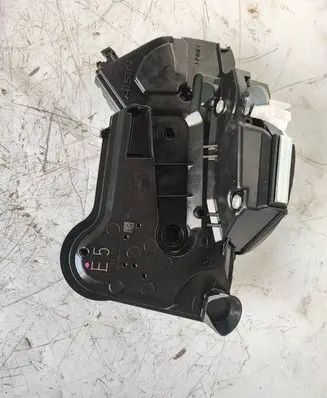 Lexus IS III XE30 Front door lock 6903053120