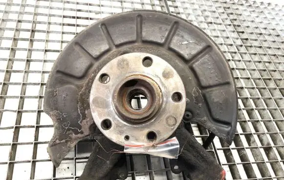 Front wheel hub spindle knuckle