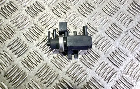 Mercedes-Benz A W169 Turbo solenoid valve A0051535528