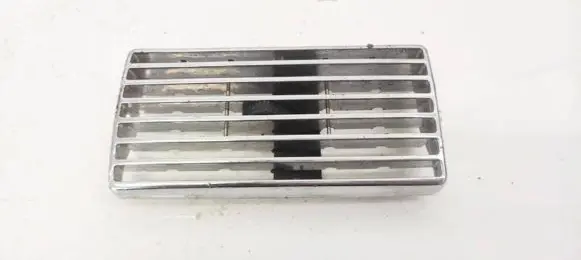 Volkswagen Golf IV Dash center air vent grill