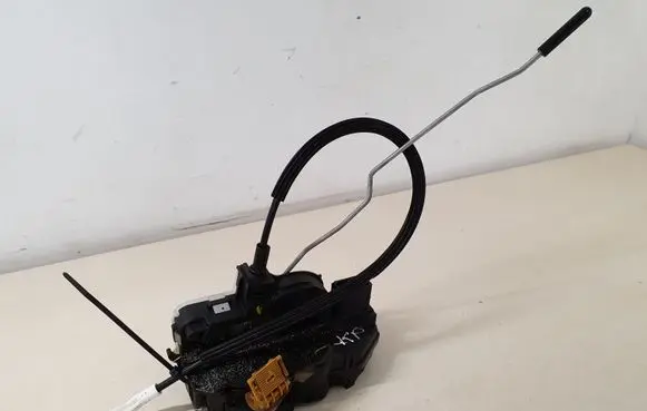 Opel Insignia A Front door lock 13579518