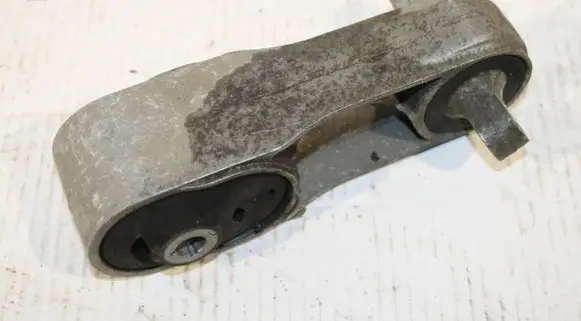 BMW i8 Engine mounting bracket 6856295