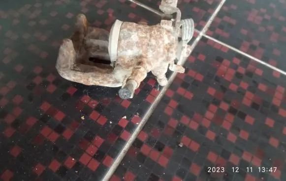Seat Alhambra (Mk1) Rear brake caliper