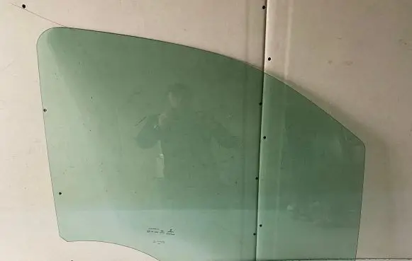 Peugeot Expert Front door window glass four-door