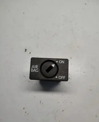 Passenger airbag on/off switch
