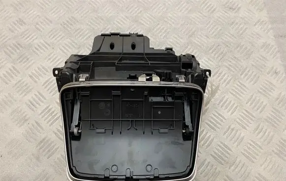 Cup holder front