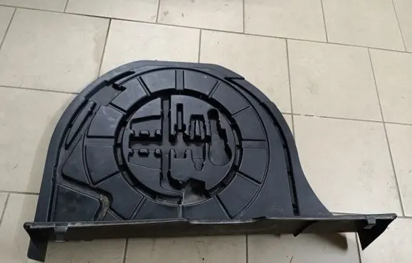 Toyota Yaris Other trunk/boot trim element 647710D011
