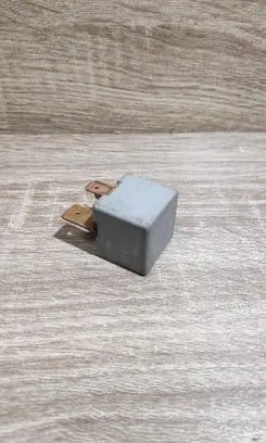 Volkswagen Golf IV Other relay 171937503