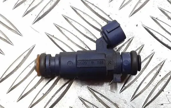 Hyundai i30 Fuel injector 353102B000
