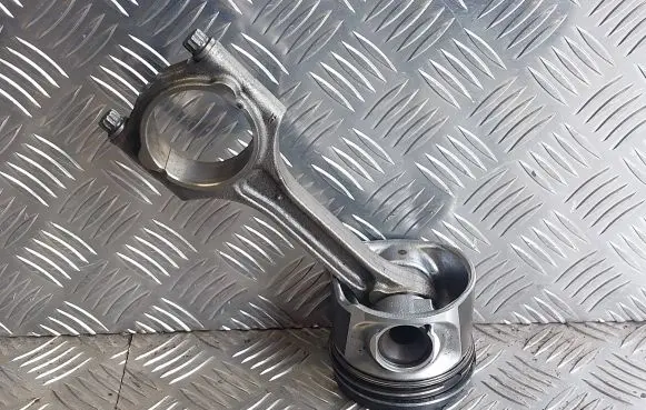 Volvo V60 Piston with connecting rod