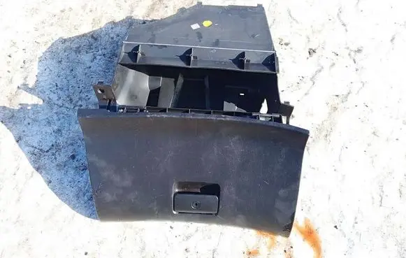 Peugeot 307 Glove box