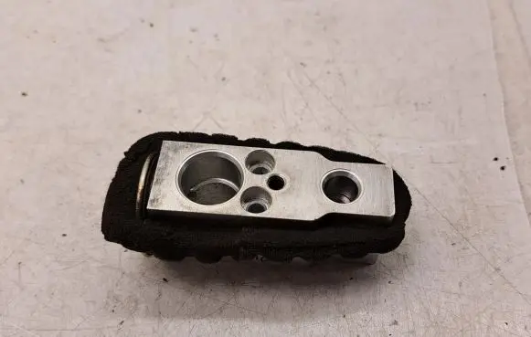 Toyota Auris 150 Air conditioning (A/C) expansion valve MF4475003070 8851502150