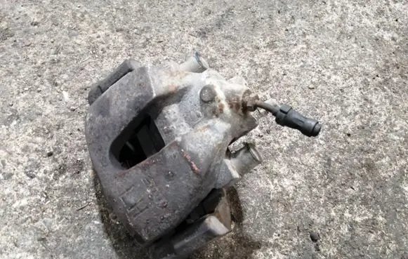 Front brake caliper
